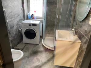 Koupelna v ubytování Vila Tanvald s wellness a wallboxem