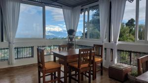 Balkón nebo terasa v ubytování Indivar Homestay + 37 fotografií
