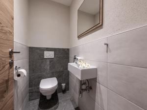 A bathroom at Farmhouse in Schwendau near Ski Zillertal