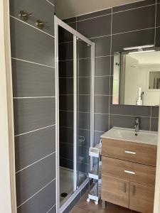 a bathroom with a sink and a mirror at Appartement T2 - place de parking - piscine collective - climatisation réversible in Saintes-Maries-de-la-Mer