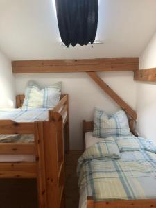 two twin beds in a room with a attic at Ferienwohnungen Gruber in Kiefersfelden