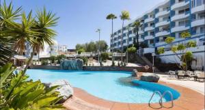 a large swimming pool in front of a building at Golf del Sur GreenPark apartments with pool Corbeta 118 in San Miguel de Abona