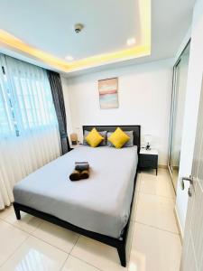 Katil atau katil-katil dalam bilik di Pleasant Pool View Arcadia 1 Bedroom Condo +21 gambar