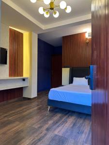 Uma cama ou camas num quarto em RR Forest View