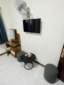 TV a/nebo společenská místnost v ubytování Nam Anh 3 Hotel