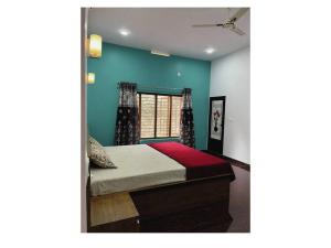 Voodi või voodid majutusasutuse Entire Private Luxury Resort in Wayanad - Cinnamon Villa Wayanad toas