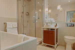 Koupelna v ubytování No 1 by GuestHouse, York + 133 fotografií