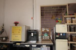 Kuchyň nebo kuchyňský kout v ubytování Baan Nampetch Hostel + 37 fotografií