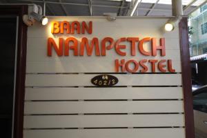 Certifikát, hodnocení, plakát nebo jiný dokument vystavený v ubytování Baan Nampetch Hostel