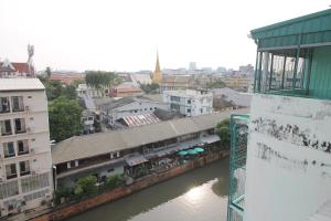 Nespecifikovaný výhled na destinaci Bangkok nebo výhled na město při pohledu z hostelu
