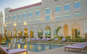 Kolam renang di atau di dekat Golden Tulip Zanzibar Airport Hotel & Spa
