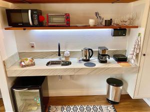 a kitchen with a sink and a counter top at Vila Broussard Flats Centro Pedra Azul in Pedra Azul