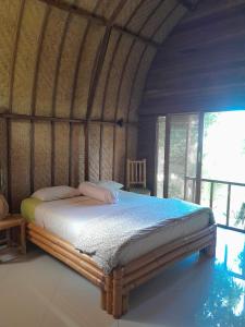 Rúm í herbergi á Villa Cantik Sambirenteng