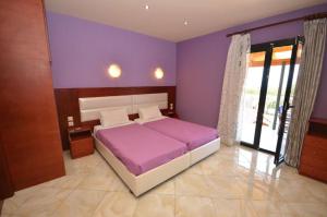 Posteľ alebo postele v izbe v ubytovaní Kerkyra Beach Hotel & Apartments