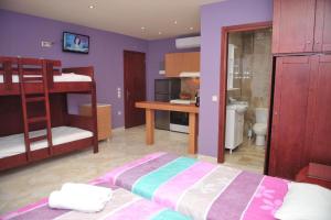 Posteľ alebo postele v izbe v ubytovaní Kerkyra Beach Hotel & Apartments