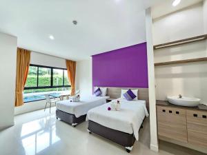 Postel nebo postele na pokoji v ubytování S4 Nai Yang Beach - Near Phuket Airport