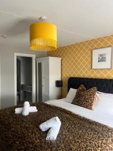 The Cornish Arms Inn客房内的一张或多张床位