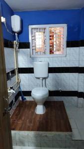 Bilik mandi di Aashna GetAway