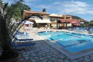Bazén v ubytovaní Kerkyra Beach Hotel & Apartments alebo v jeho blízkosti