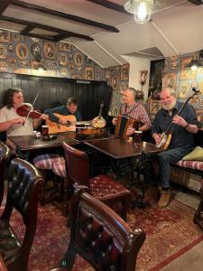 入住The Cornish Arms Inn的客人