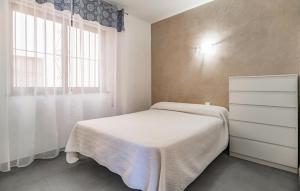 Ένα ή περισσότερα κρεβάτια σε δωμάτιο στο 2 Bedroom Cozy Apartment In Almunecar