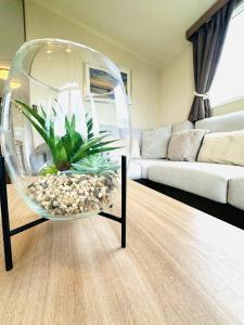 a large glass bowl with a fishtank in a living room at Barn Owl Lodge in Bridlington