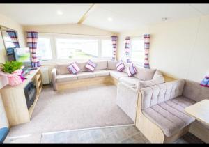 Гостиная зона в SP158 - Camber Sands Holiday Park - 3 Bedrooms - Second Toilet - Decking - Private Parking