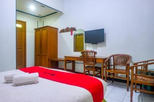 Voodi või voodid majutusasutuse RedDoorz near XT Square Yogyakarta toas