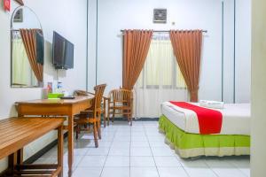 Voodi või voodid majutusasutuse RedDoorz near XT Square Yogyakarta toas