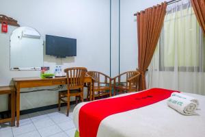 Voodi või voodid majutusasutuse RedDoorz near XT Square Yogyakarta toas