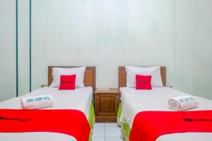 Voodi või voodid majutusasutuse RedDoorz near XT Square Yogyakarta toas