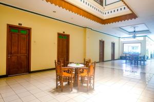 Istumisnurk majutusasutuses RedDoorz near XT Square Yogyakarta