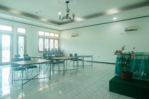 Ärikülastajate ala ja/või konverentsiruum majutusasutuses RedDoorz near XT Square Yogyakarta
