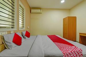 Postel nebo postele na pokoji v ubytování Super Hotel O Indra Suites + 20 fotografií