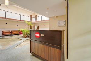 Area soggiorno di Super Hotel O Indra Suites