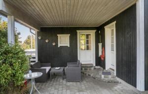 Ruang duduk di 4 Bedroom Amazing Home In Vordingborg +18 gambar