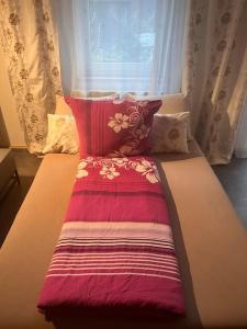 a bed sitting in a room with a window at S4 City Center Bayreuth Balkonwohnung mit Klima in Bayreuth