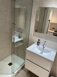 a bathroom with a sink and a shower at Dúplex amb vistes al mar 150 mts to Nautical Club Christmas R in Palamós