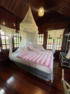 Voodi või voodid majutusasutuse Phuthipthara Resort toas