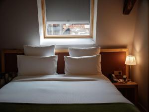 Postel nebo postele na pokoji v ubytování 5 Terres Hotel & Spa - MGallery Collection