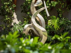 Vrt pred nastanitvijo The Silveri Hong Kong - MGallery