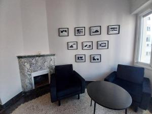 Ein Sitzbereich in der Unterkunft Suite Balima XI