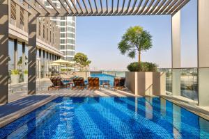 Πισίνα στο ή κοντά στο Embassy Suites By Hilton Dubai Business Bay +61 φωτογραφίες
