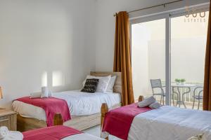 A bed or beds in a room at Stylish 3BR home with large terrace in Mosta by 360 Estates