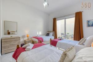 A bed or beds in a room at Stylish 3BR home with large terrace in Mosta by 360 Estates