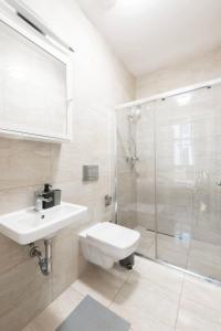 Koupelna v ubytování Metropolitan Prague Apt with Amenities