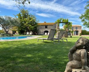 Bazén v ubytování Somnis de l´Empordà nebo v jeho okolí
