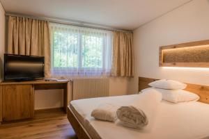 Posteľ alebo postele v izbe v ubytovaní Apartments Tschanun