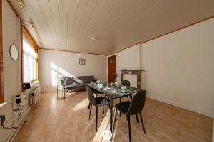 a dining room with a table and chairs at Résidence des Chartriers in Mons