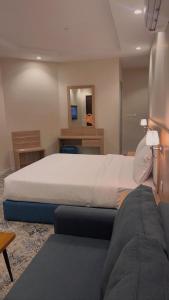 Voodi või voodid majutusasutuse شقق هوليداي بلس مشرفه - Holiday Plus Mishrifah Apartments toas
